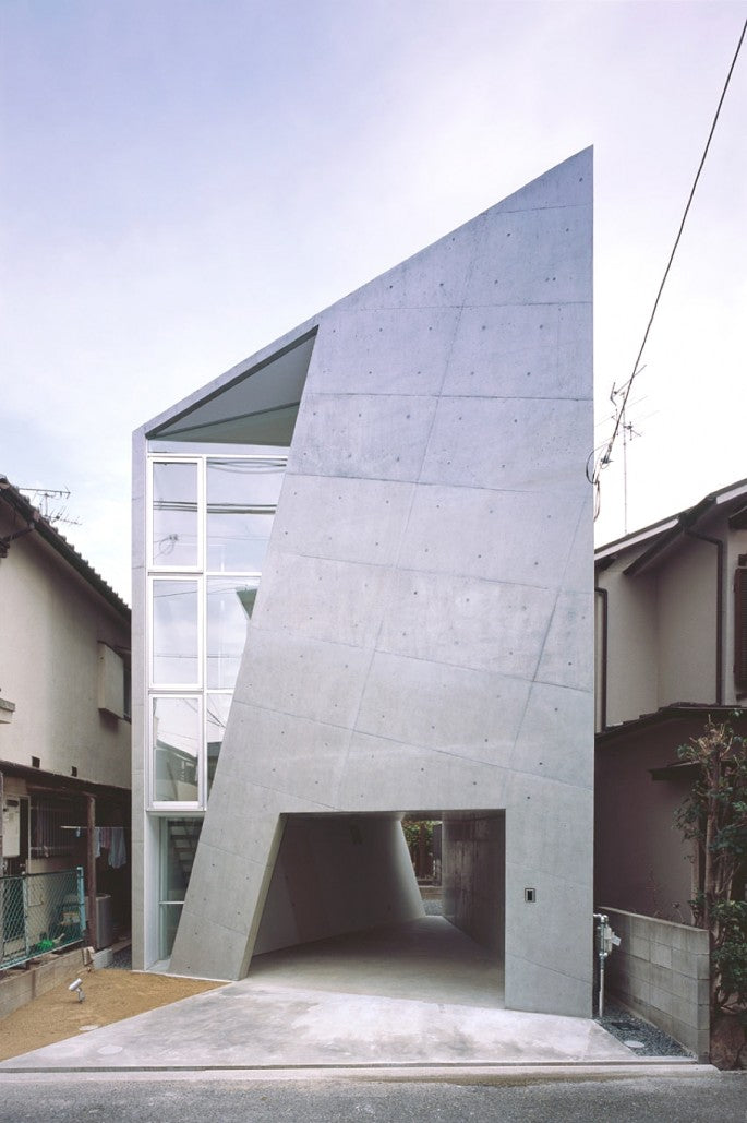 An Unconventional ‘Folded House’, Japan