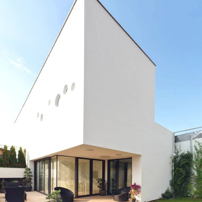 Minimalist Vultureni House, Bucharest
