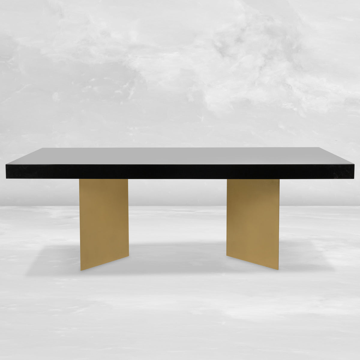 V&#39;s Dining Table in Glossy Black Top